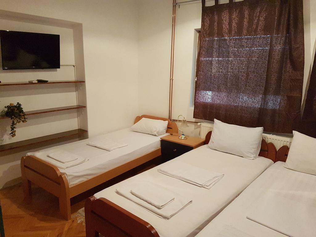 Lira Inn Ni Εξωτερικό φωτογραφία