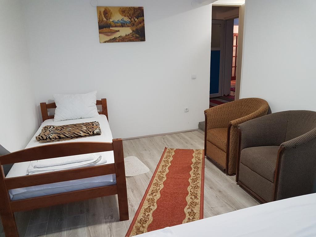 Lira Inn Ni Εξωτερικό φωτογραφία