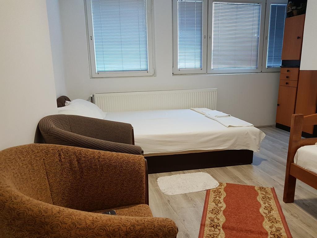Lira Inn Ni Εξωτερικό φωτογραφία